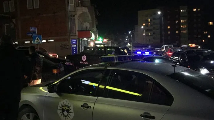 Sulm me armë zjarri dhe granatë në Podujevë, policia heton rastin
