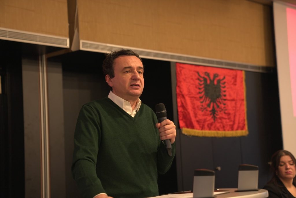 Albin Kurti takon bashkatdhetarët në Berlin dhe raporton për progresin e Kosovës
