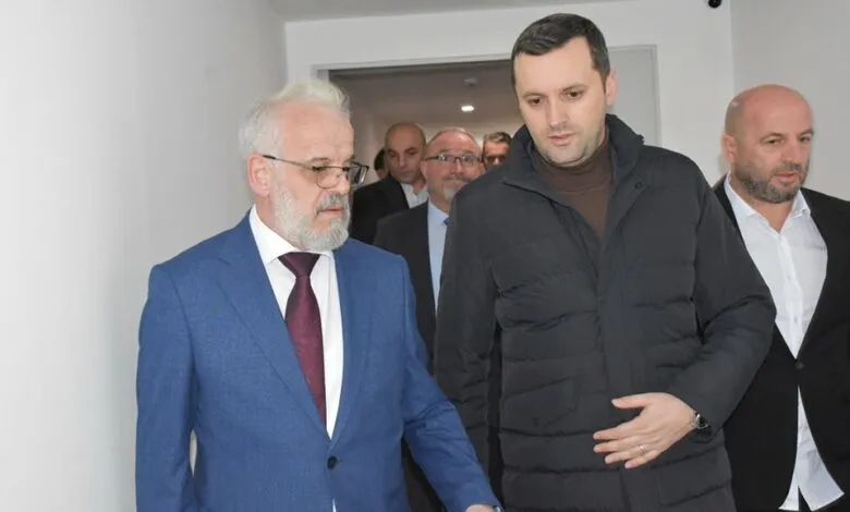 Faton Ahmeti: Së bashku me kryeministrin Xhaferi vizituam tempullin e dijes UT dhe konviktin modern që ofron strehim për 300 studentë